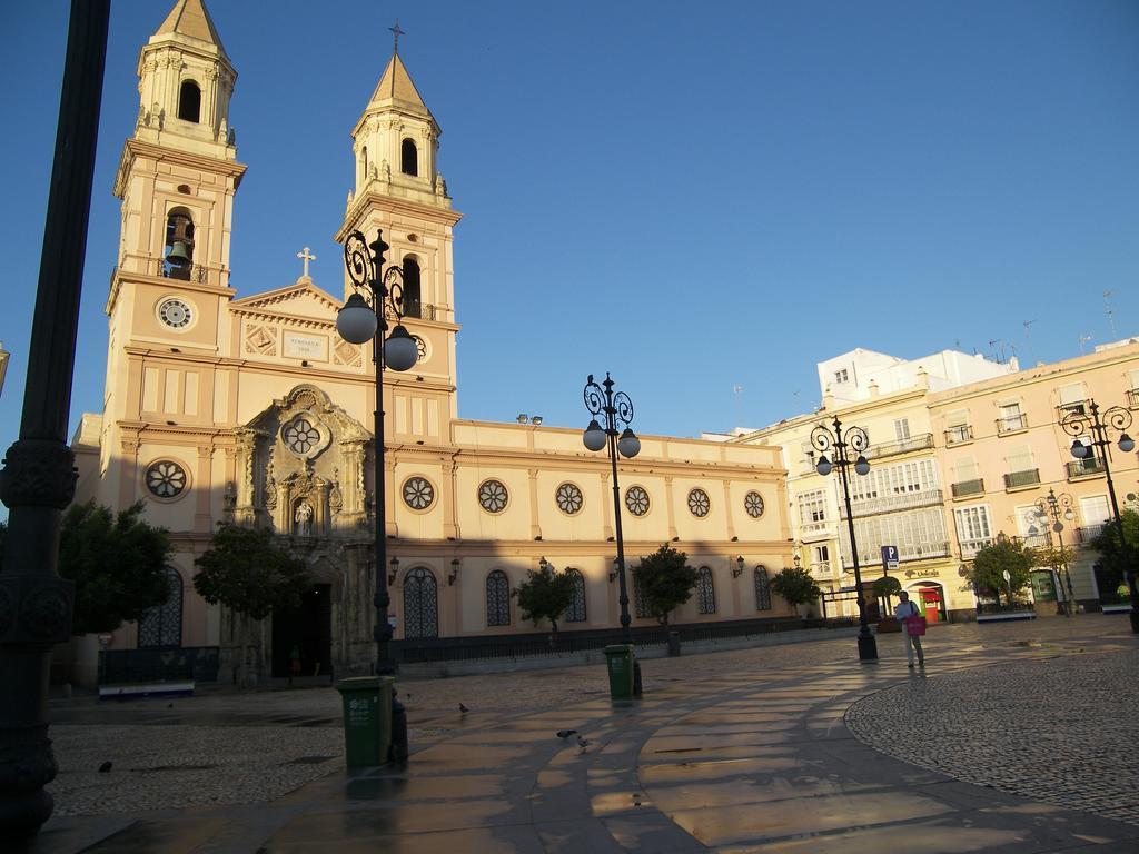 Atico 19 Dias Y Muchas Noches Lägenhet Cádiz Exteriör bild