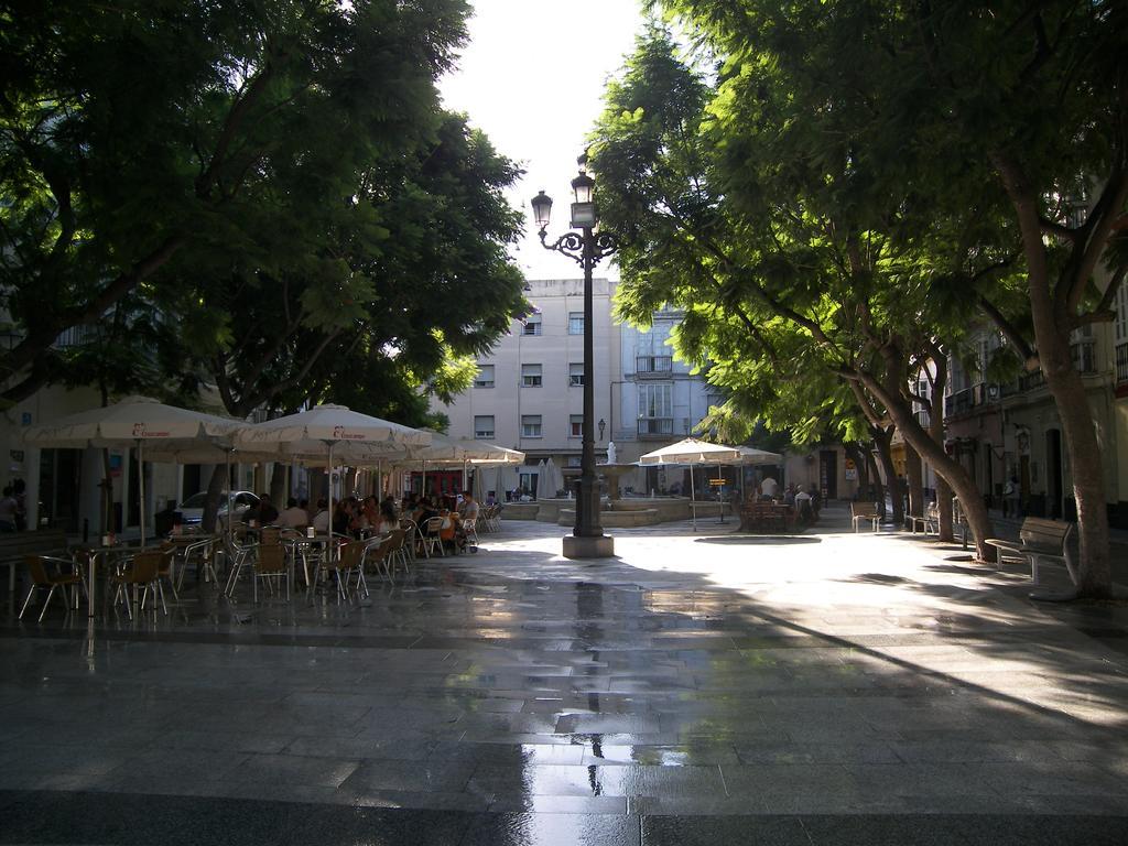 Atico 19 Dias Y Muchas Noches Lägenhet Cádiz Exteriör bild