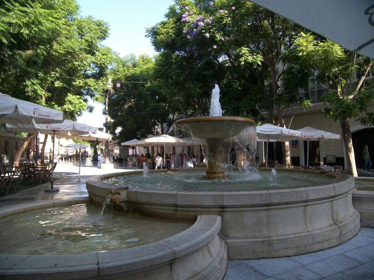 Atico 19 Dias Y Muchas Noches Lägenhet Cádiz Exteriör bild
